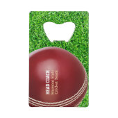 Test Match Red Cricket Ball with Custom Text クレジットカード栓抜き (正面)