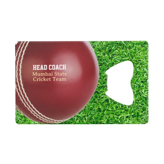 Test Match Red Cricket Ball with Custom Text クレジットカード栓抜き (正面(横))