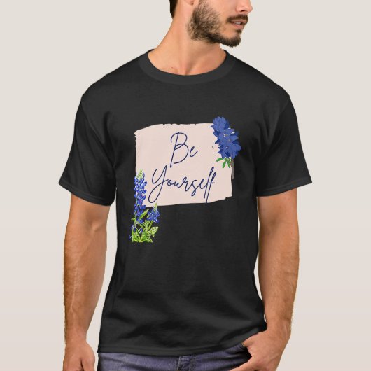 Texas Bluebonnet Wildflowers Be Yourself Tシャツ (正面)