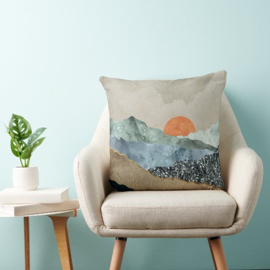 Textured Mountain Layers with Sunset Glow クッション (椅子)