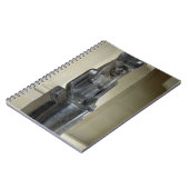 Thからのライオン頭の女神Sekhmetの彫像、 ノートブック (左側)