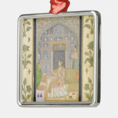 Thからの付き添い人が付いているパビリオンで、着席する女性 メタルオーナメント (左)