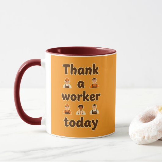 Thank a Worker Today Minimal Typography Design マグカップ (ドーナツ)