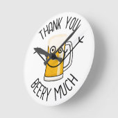 Thank You Beery Much - Silly Face ラウンド壁時計 (傾斜)