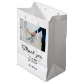 Thank you modern simple wedding couple name messag ミディアムペーパーバッグ (正面アングル)