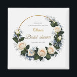 Thank You White Roses & Blue Baby’s Breath  マグネット<br><div class="desc">Delicate white roses and airy sprigs of baby’s breath come together in a graceful floral wreath, perfect for adding soft, romantic charm to bridal shower products. This elegant wreath design is ideal for invitations, thank you cards, favour tags, or décor, setting a gentle, feminine tone that feels fresh and timeless....</div>