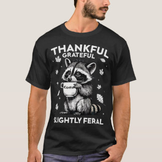 Thankful Grateful Slightly Feral Funny Raccoon Aut Tシャツ