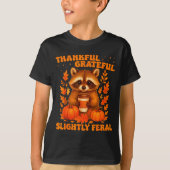 Thankful Grateful Slightly Feral Funny Raccoon Tha Tシャツ (正面)