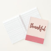 Thankful (Script) 名入れピンクの感謝ジャーナル ノートブック (内部)