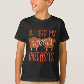 Thanksgiving Couples Turkey Breast She Likes My Dr Tシャツ (正面)