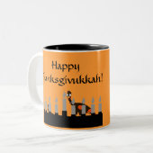 Thanksgivukkahの幸せなマグ ツートーンマグカップ (正面左)