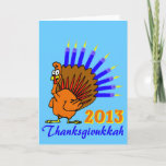 Thanksgivukkah 2013年のMenurkeyの挨拶状 シーズンカード<br><div class="desc">Thanksgivukkahにこのクラシックなmenurkeyカードとの2013の願いをこのハヌカー送って下さい!  尾のための（ユダヤ教）メノラーのおもしろいな漫画の七面鳥を特色にすること。  ハヌカー感謝祭はもう77, 000年の間起こりません!  このかつて寿命お祝いのための少数の素晴らしい記念品カードをつかんで下さい。  ほしかったら3つのカードのサイズのこのクールなグラフィックを選んで下さい、背景色を変えて下さい。</div>