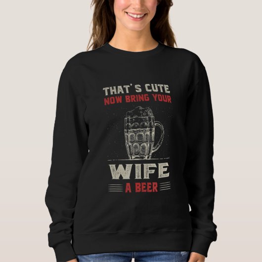 That's Cute Bring Your Wife a Beer   Women Humor L スウェットシャツ (正面)