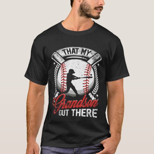 That's My Grandson Out There Baseball Grandma Moth Tシャツ (正面)