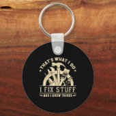 That's What I Do I Fix Stuff And I Know Things Fun キーホルダー (正面)