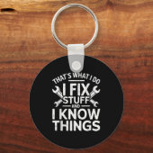 That's What I Do I Fix Stuff And I Know Things Shi キーホルダー (正面)