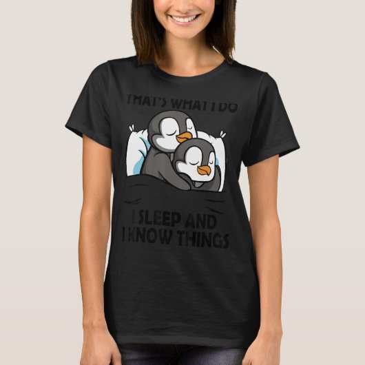 That's What I Do I Sleep and I Know Things Lazy Pe Tシャツ (正面)