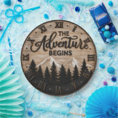 The Adventure Begins Rustic Mountain Cabin ペーパープレート (パーティー)