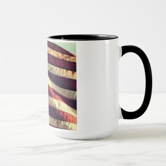 The American Flag – Emblem of Freedom and Resolve マグカップ (右)