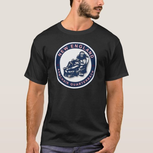 The Armchair Quarterback - New England Football Tシャツ (正面)