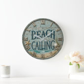 The Beach Is Calling Rustic Beach House Ocean ラージ壁時計 (ホーム)