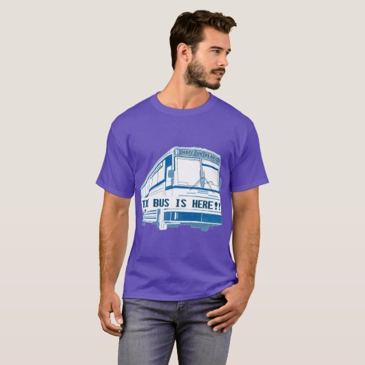 The Bus is Here Oversized Tシャツ (正面フル)