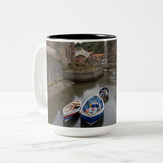 The Calm of Staithes Beck ツートーンマグカップ (正面左)