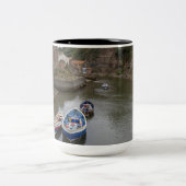 The Calm of Staithes Beck ツートーンマグカップ (中央)