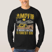 The Campfire Forest Camp Travel Hiking Camper Camp Tシャツ (正面)