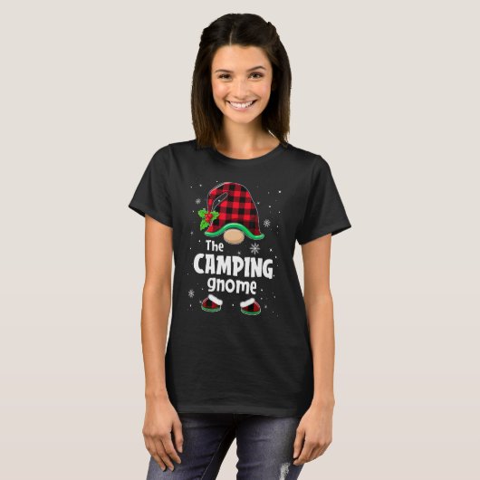 The Camping Gnome Buffalo Plaid Christmas Matching Tシャツ (正面フル)