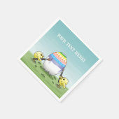 The chickens paint a colorful Easter egg スタンダードカクテルナプキン (角)