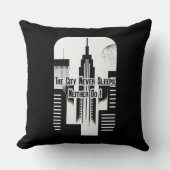 The City Never Sleeps Hustle Skyline Design クッション (正面)