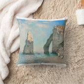The Cliffs at Etretat 1885 by Claude Monet クッション (ブランケット)