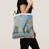The Cliffs at Etretat 1885 by Claude Monet トートバッグ (クローズアップ)