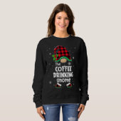 The Coffee Drinking Gnome Buffalo Plaid Christmas  スウェットシャツ (正面フル)