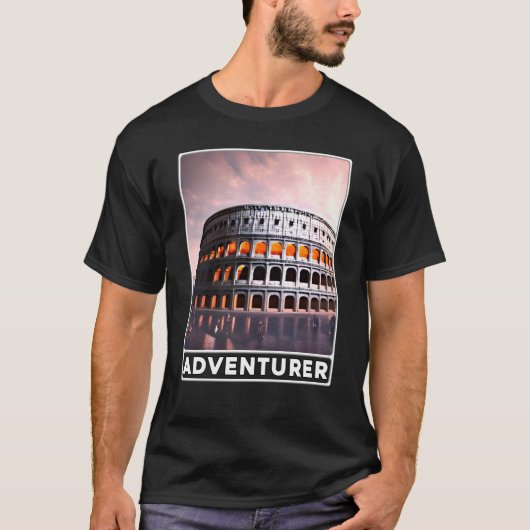 The Colosseum Rome Italy Adventurer Tシャツ (正面)