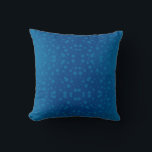 The design conveys a calm and cozy atmosphere クッション<br><div class="desc">Blue pillow with a pattern of turquoise circles on a gradient background from dark to light blue. The design conveys a calm and cozy atmosphere.</div>
