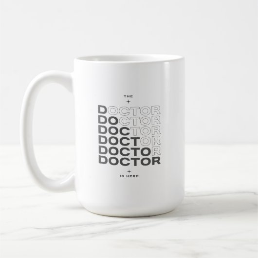 The Doctor Is Here Minimal Text Design コーヒーマグカップ (左)