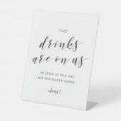 The Drinks Are On Us ウェディング オープン バー テーブル 台座サイン (正面)