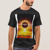 “The Energy Is In You -Motivational Sunrise Design Tシャツ (正面)