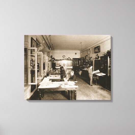 The Faberge Workshop (b/w photo) キャンバスプリント (正面)