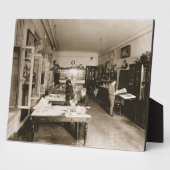 The Faberge Workshop (b/w photo) フォトプラーク (側面)