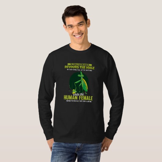The Female Praying Mantis Devours  Men Praying Man Tシャツ (正面フル)
