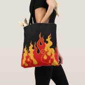 The fire. Flame tongues on a black background. Vin トートバッグ (クローズアップ)