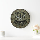 The Fish Whisperer Rustic Fisherman Cabin ラージ壁時計 (ホーム)