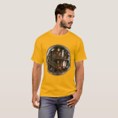 The Floating Library Surreal Fantasy Art Tシャツ (正面フル)