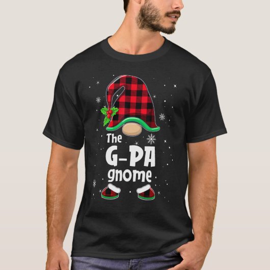 The G pa Gnome Buffalo Plaid Christmas Matching Fa Tシャツ (正面)
