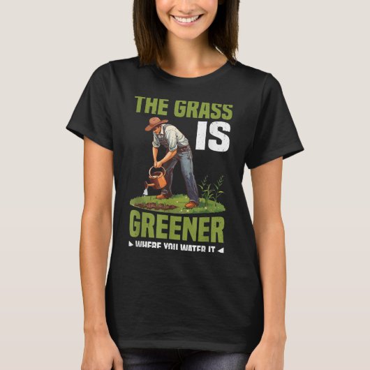 The Gr Is Greener Where You Water It Motivational  Tシャツ (正面)