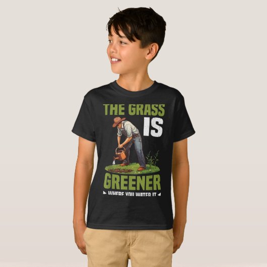 The Gr Is Greener Where You Water It Motivational Tシャツ (正面フル)