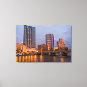 The Grand River 2の夕暮れのスカイライン キャンバスプリント